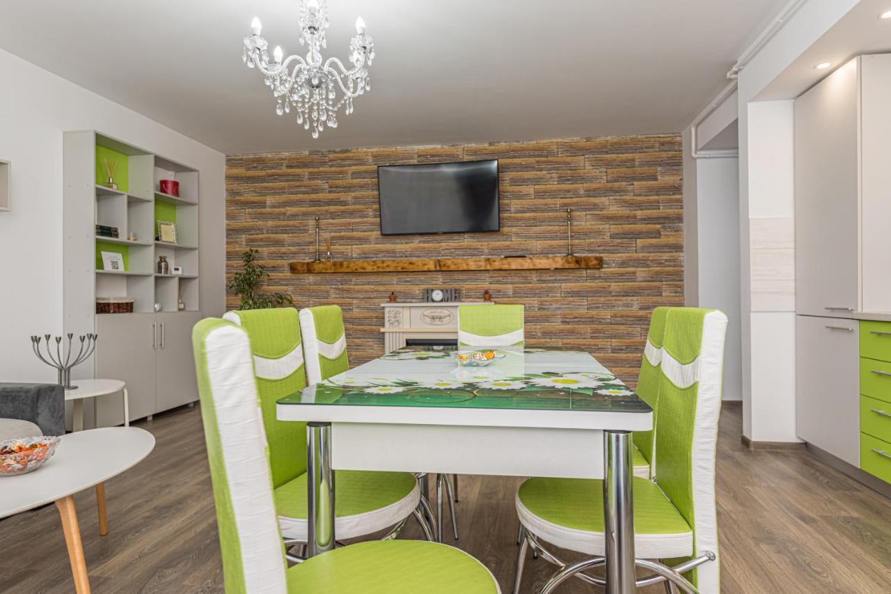 2 Narcis Apartment *